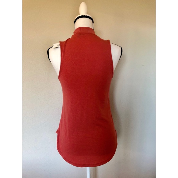 NWT Women’s Express Deep V Chocker Tank - Picture 2 of 4